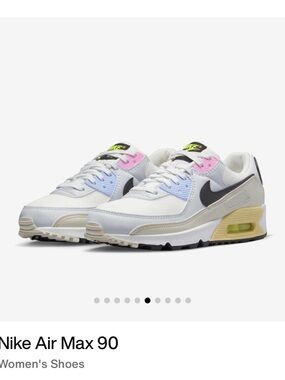 Woman’s Nike Air Max 90